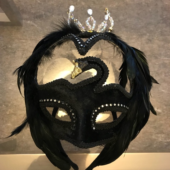 SOLD Black Swan Masquerade Eye mask. - Picture 5 of 8